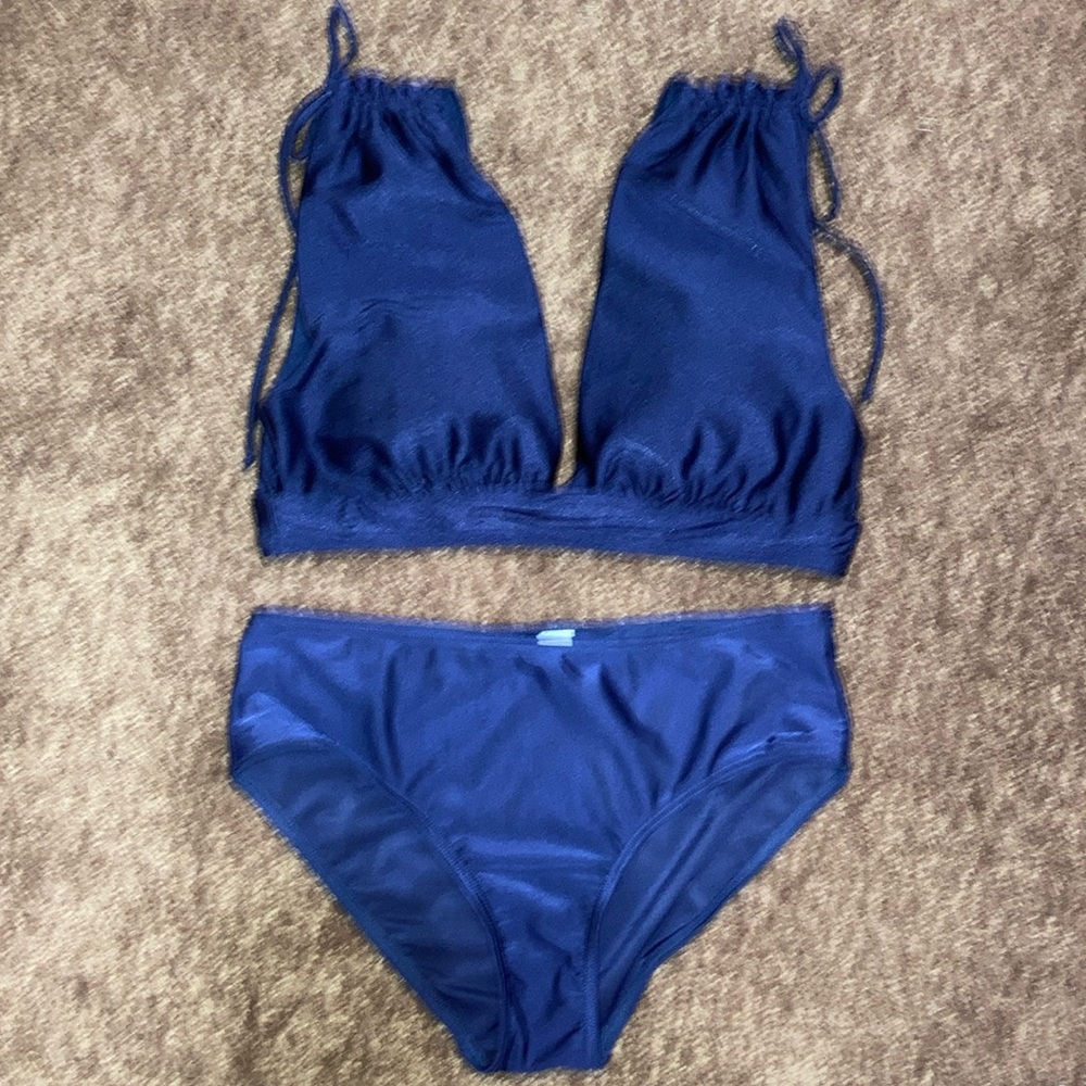 Women’s size medium NWOT navy blue 2 piece swimsuit